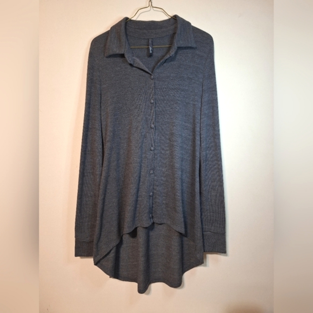 Ariella s/m Longsleeve grey artsy button up hi-lo long tunic top very soft